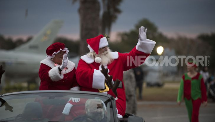 Babbo Natale ama i motori: ecco una gallery di foto divertenti - Foto 5 di 16