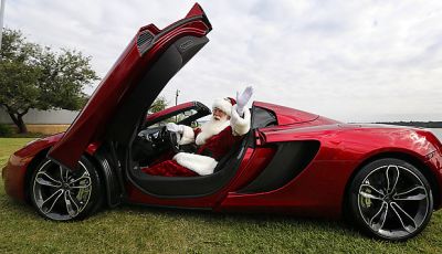 Babbo Natale ama i motori: ecco una gallery di foto divertenti