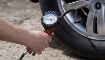 Come e quando misurare la pressione degli pneumatici