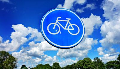 Il Ministero dell’Ambiente francese incentiva​ i lavoratori che vanno  a lavorare in bicicletta anzichè in auto
