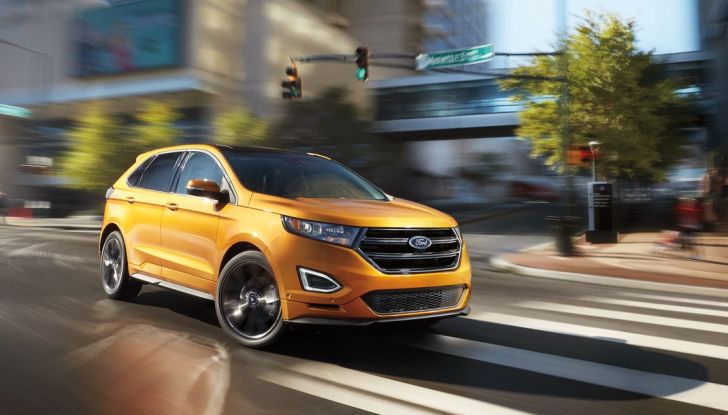 Nuova Ford Edge 2016, in movimento in città..