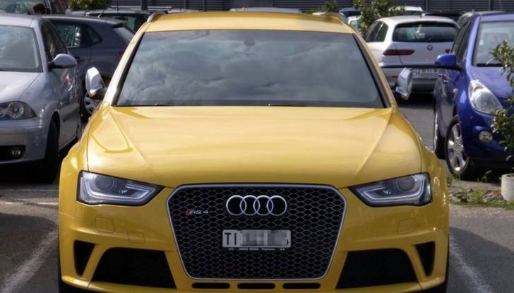 audi rs4 gialla