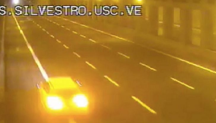 Audi Gialla carbonizzata a Treviso: i tre malviventi ancora in fuga - Foto 2 di 5