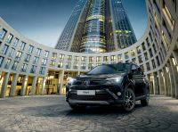 Toyota Hybrid: provale con Infomotori e vinci un weekend con un selfie!