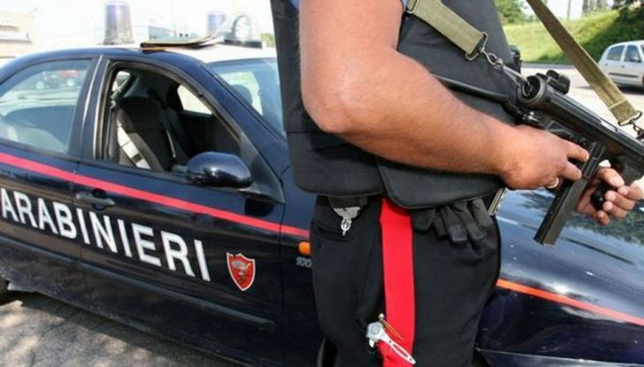 Auto a noleggio utilizzata dai ladri per una rapina in banca - Foto 6 di 8