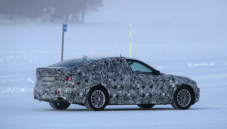 BMW Serie 5 e Serie 5 GT spiate durante i test invernali - Foto 16 di 16