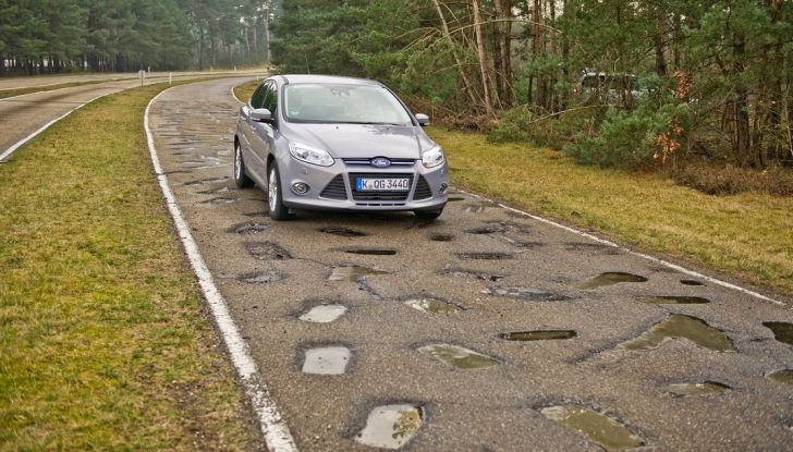 Guida contromano: Ford sperimenta un nuovo sistema di avviso - Foto 11 di 11