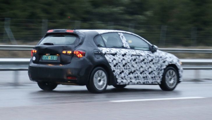 Fiat Tipo due volumi, foto spia.