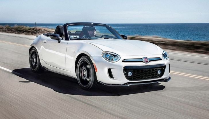 Fiat 124 Spider, in movimento anteriore laterale destro.
