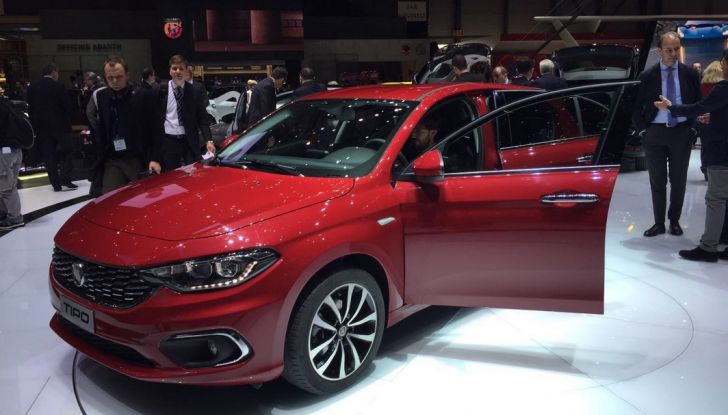 Fiat tipo 2 volumi live Ginevra 2016, apertura porte.