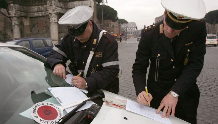 Guida senza patente: ecco le nuove norme - Foto 1 di 5