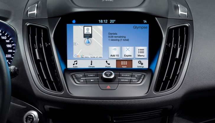 Nuova Ford Kuga, schermo touchsceen la nuova connettività a comando vocale.