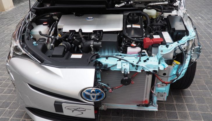 Nuova Toyota Prius, prova su strada della quarta generazione - Foto 5 di 48