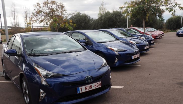 Nuova Toyota Prius, prova su strada della quarta generazione - Foto 2 di 48