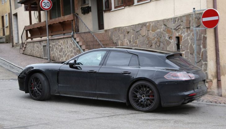 Porsche Panamera Shooting Brake prime immagini spia della nuova station wagon - Foto 22 di 25
