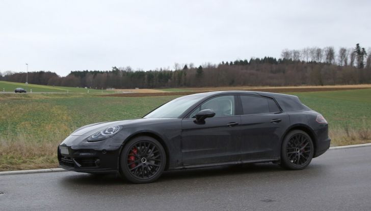 Porsche Panamera Shooting Brake prime immagini spia della nuova station wagon - Foto 11 di 25