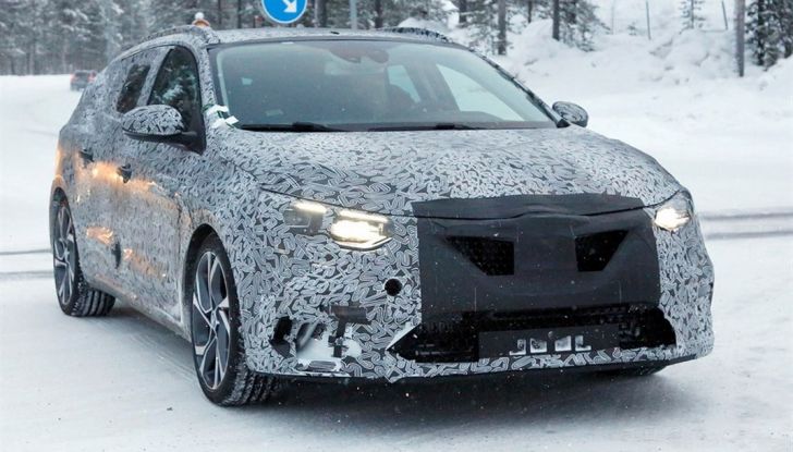 Renault Megane Sport Tourer, arriva la variante station wagon - Foto 1 di 8