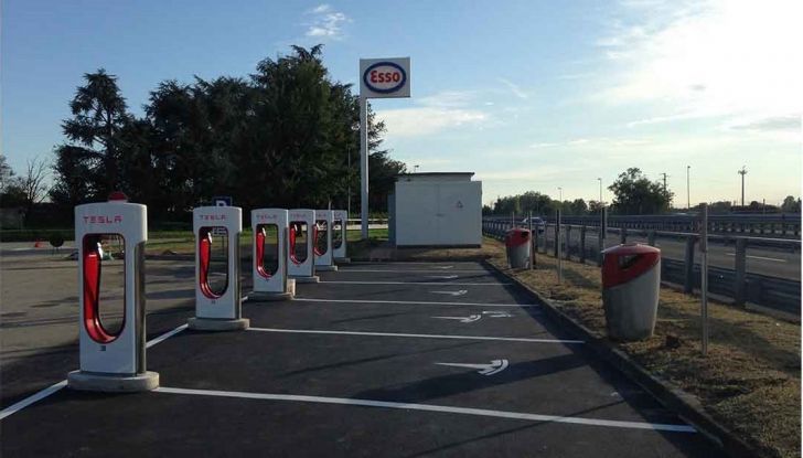 Supercharger Tesla, no all’utilizzo commerciale - Foto 7 di 10