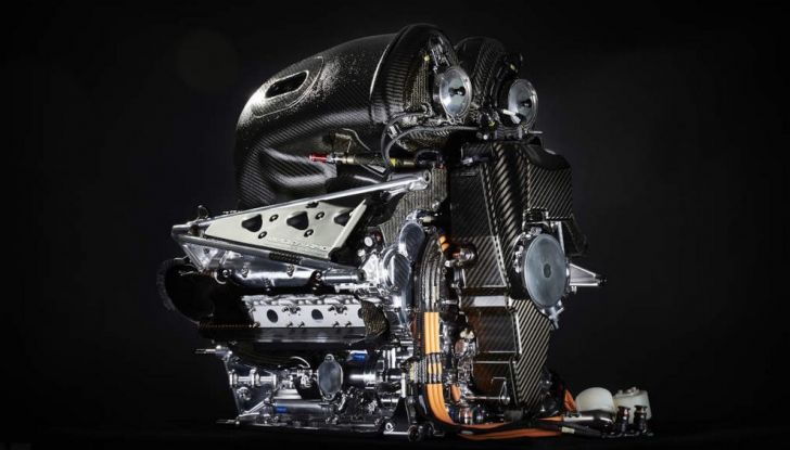 F1 2016: arriva la nuova Mercedes W07 ed è sfida con la Ferrari a Montmelò - Foto 9 di 13