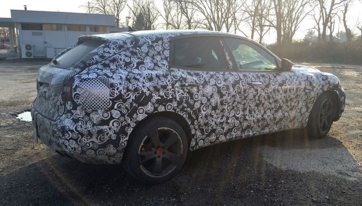 Maserati Levante, le foto spia degli ultimi test su strada - Foto 4 di 10