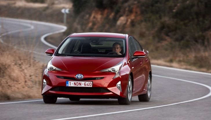 Nuova Toyota Prius, prova su strada della quarta generazione - Foto 11 di 48