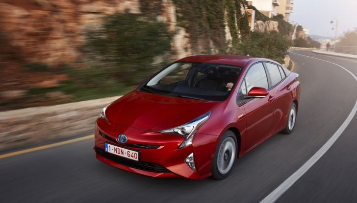 Nuova Toyota Prius, prova su strada della quarta generazione - Foto 12 di 48