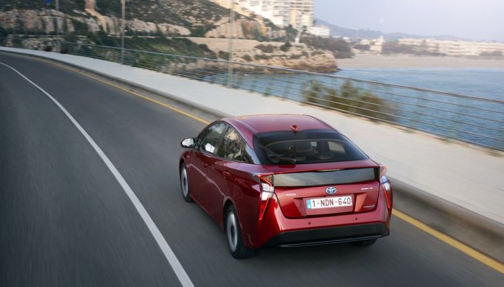 Nuova Toyota Prius, prova su strada della quarta generazione - Foto 25 di 48