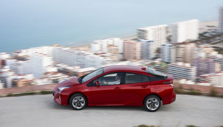 Nuova Toyota Prius, prova su strada della quarta generazione - Foto 26 di 48