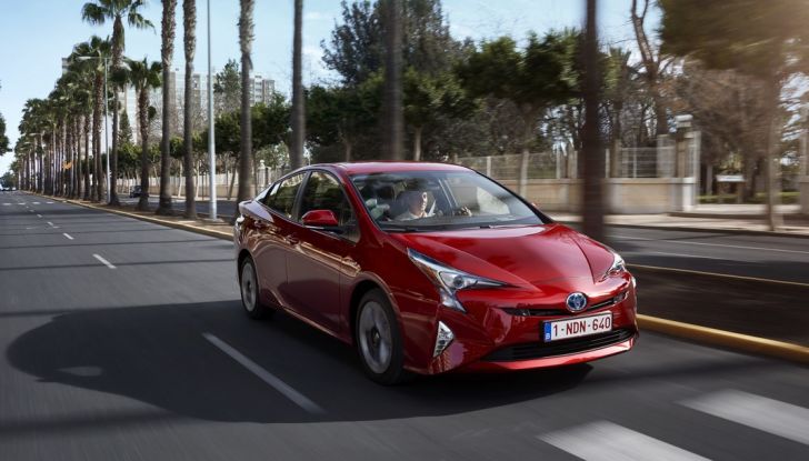Nuova Toyota Prius, prova su strada della quarta generazione - Foto 10 di 48