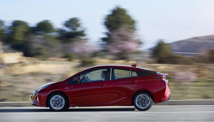 Nuova Toyota Prius, prova su strada della quarta generazione - Foto 33 di 48