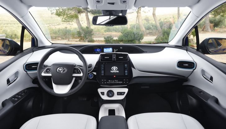 Nuova Toyota Prius, prova su strada della quarta generazione - Foto 42 di 48