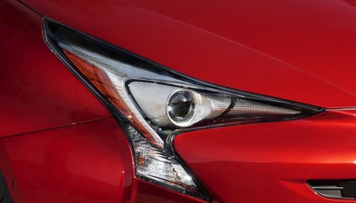 Nuova Toyota Prius, prova su strada della quarta generazione - Foto 16 di 48