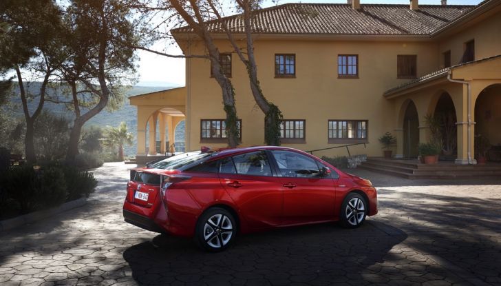 Nuova Toyota Prius, prova su strada della quarta generazione - Foto 18 di 48