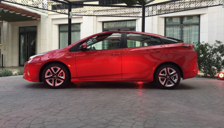 Nuova Toyota Prius, prova su strada della quarta generazione - Foto 3 di 48