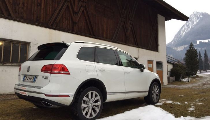 Volkswagen Touareg 3.0 Tdi 262 CV BMT Tiptronic prova su strada e prezzi - Foto 10 di 33