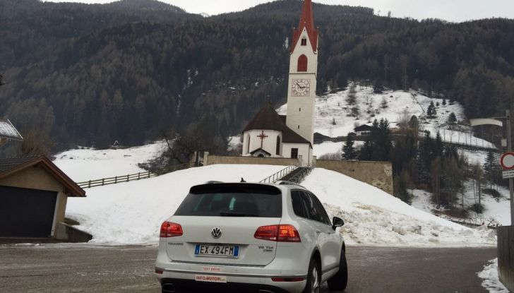 Volkswagen Touareg 3.0 Tdi 262 CV BMT Tiptronic prova su strada e prezzi - Foto 32 di 33