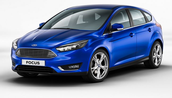Ford Focus 2015 hatchback, vista frontale, auto per neopatentati.