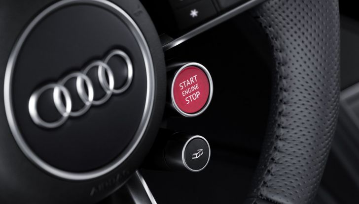 Audi R8 V10 plus start engine stop