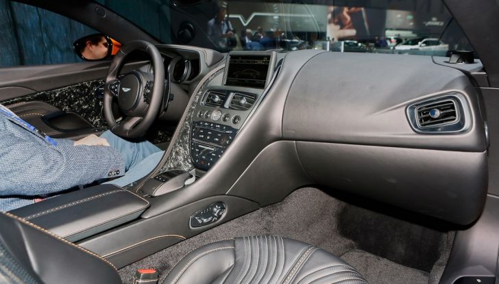 Aston Martin DB11 al Salone di Ginevra - Foto 20 di 30