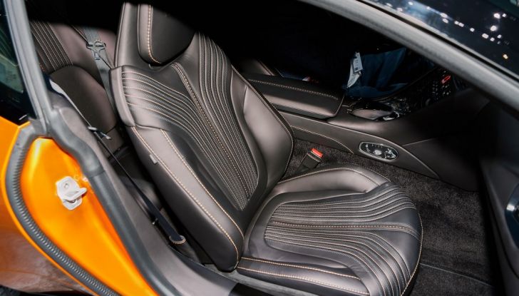 Aston Martin DB11 al Salone di Ginevra - Foto 13 di 30