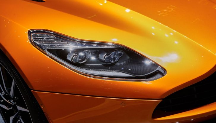 Aston Martin DB11 al Salone di Ginevra - Foto 3 di 30