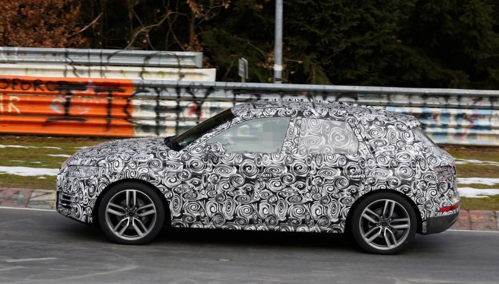 Audi Q5 immagini spia primavera 2016 (8)