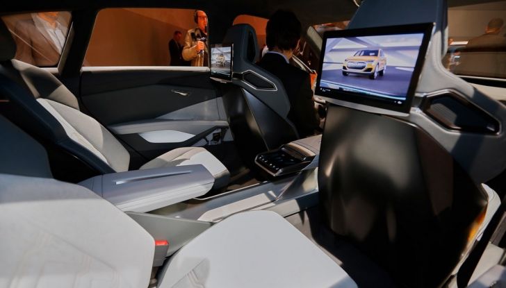 audi h tron quattro interno