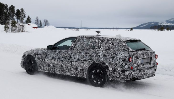 BMW Serie 5 Touring nuova generazione, le foto spia sulla neve (10)