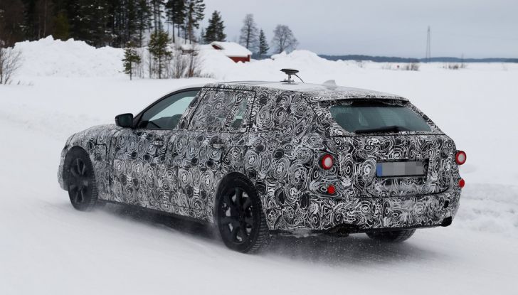 BMW Serie 5 Touring nuova generazione, le foto spia sulla neve (11)