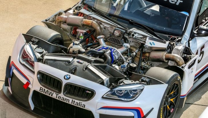 BMW Team Italia scende in pista con la M6 GT3 vano motore