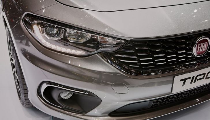 Fiat Tipo SW presentazione al Salone di Ginevra, fanali anteriori.