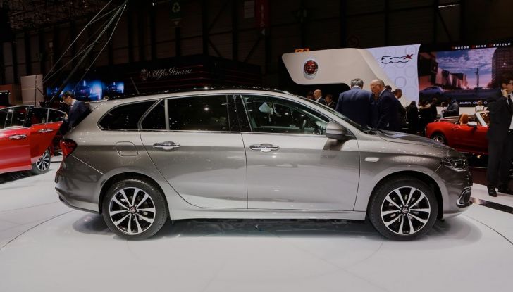 Fiat Tipo SW presentazione al Salone di Ginevra, fiancata.