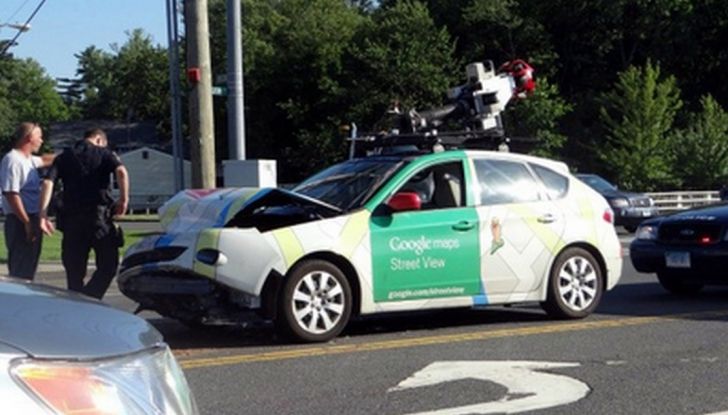 Google Car si scontra con un bus: ecco il video dell’incidente - Foto 3 di 8