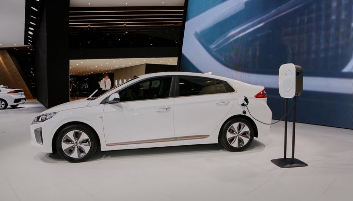 Hyundai-Ioniq-Plug-in-ricarica-live-ginevra-2016